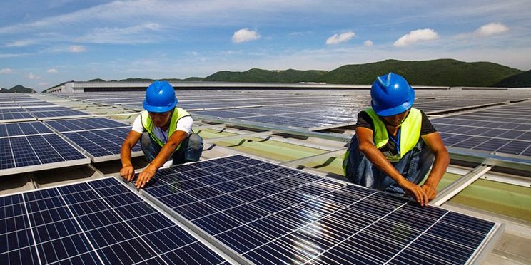 La Chine atteint une croissance solaire record en 2023 et ajoute 216,88 GW